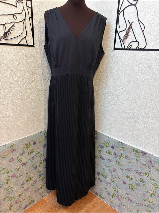 Halston Dresses & Skirts - Halston black and white stripe V-neck sleeveless maxi dress. Size 12.